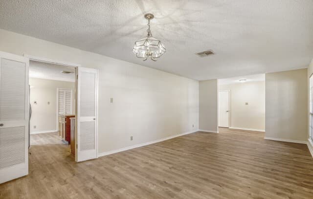 4-bedroom rental at 13735 Forest Point in San Antonio, TX — photo 5