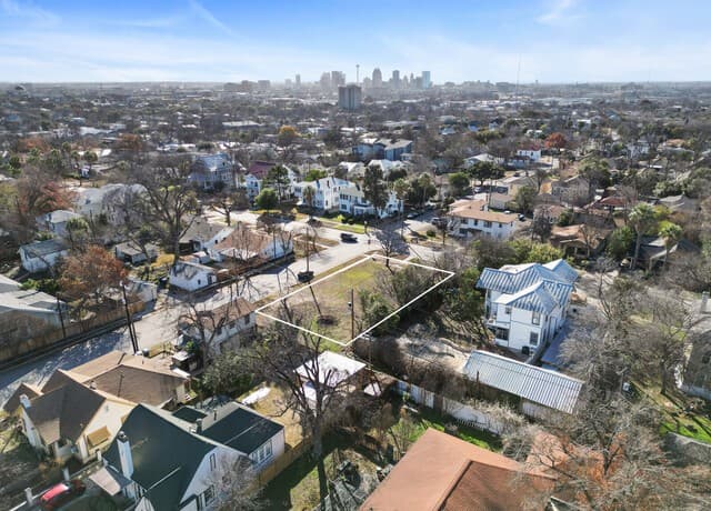 rental at 1003 W Woodlawn Ave in San Antonio, TX — photo 3