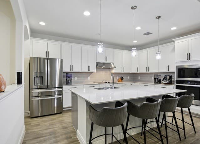 5-bedroom rental at 12243 Black Hat in San Antonio, TX — photo 2