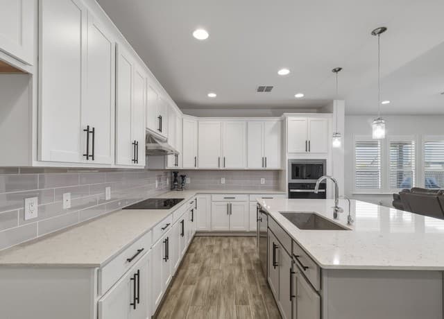 5-bedroom rental at 12243 Black Hat in San Antonio, TX — photo 3