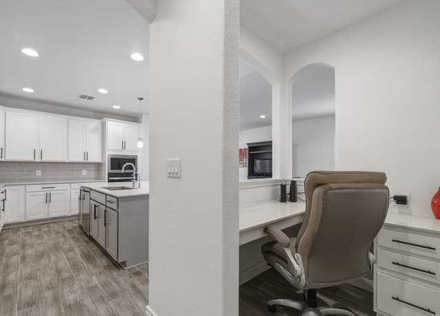 5-bedroom rental at 12243 Black Hat in San Antonio, TX — photo 4