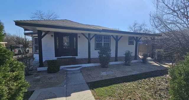 4-bedroom rental at 3902 W Salinas in San Antonio, TX — photo 1