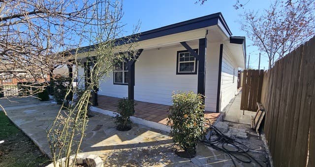 rental at 3902 W Salinas in San Antonio, TX — photo 3