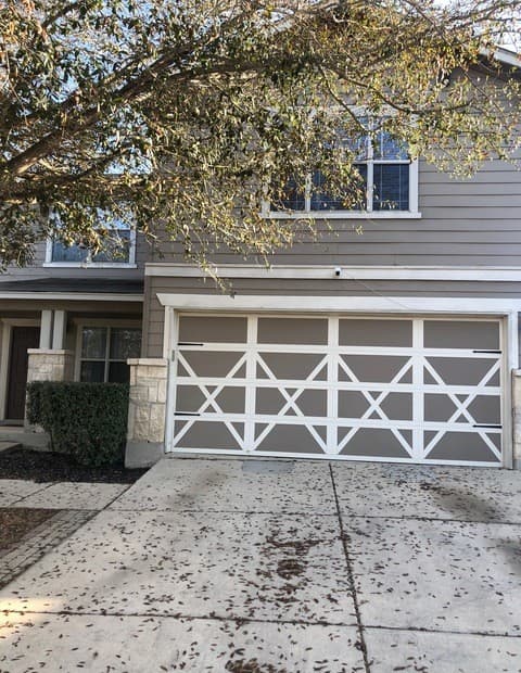 3-bedroom rental at 8755 Sunview in San Antonio, TX — photo 2