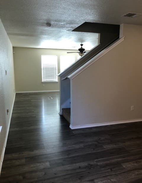 3-bedroom rental at 8755 Sunview in San Antonio, TX — photo 4