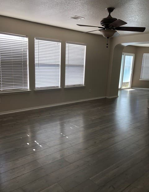 3-bedroom rental at 8755 Sunview in San Antonio, TX — photo 5
