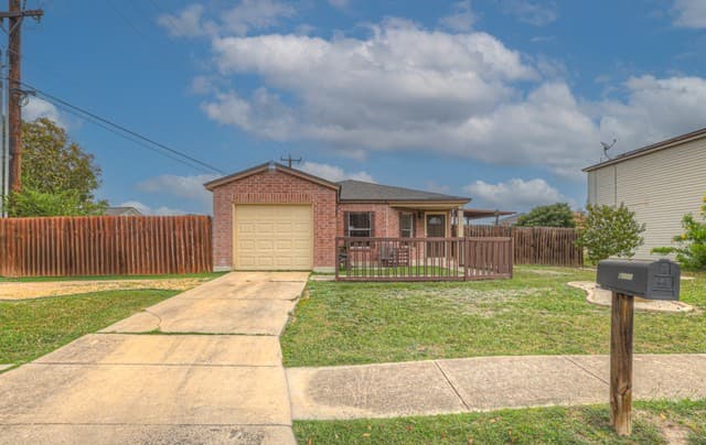3-bedroom rental at 6111 Sinclair in San Antonio, TX — photo 1