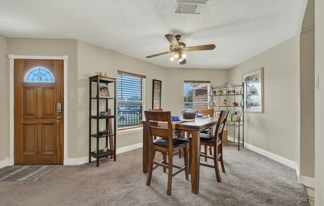 3-bedroom rental at 6111 Sinclair in San Antonio, TX — photo 5