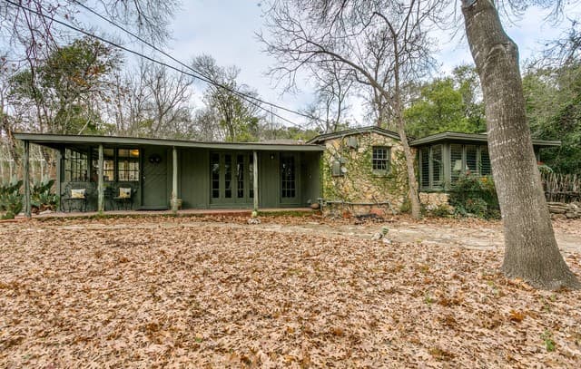 rental at 231 E Sunset in San Antonio, TX — photo 3