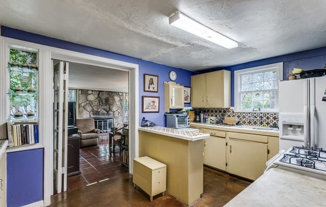 rental at 231 E Sunset in San Antonio, TX — photo 5