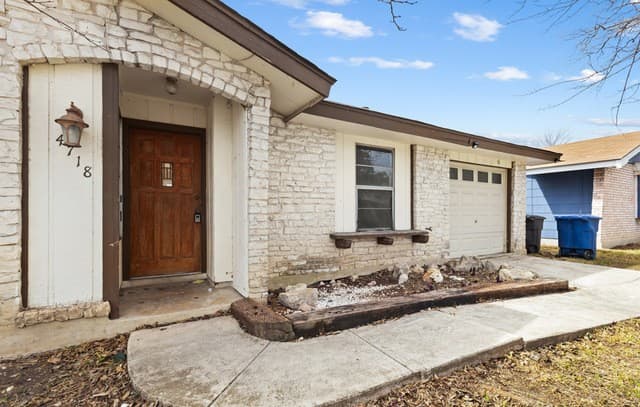 3-bedroom rental at 4718 Casa Oro St in San Antonio, TX — photo 3