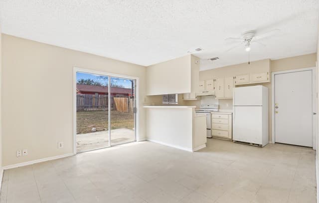 3-bedroom rental at 4718 Casa Oro St in San Antonio, TX — photo 5