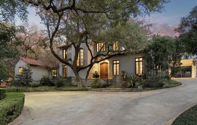 6-bedroom rental at 829 Contour Drive in San Antonio, TX — photo 5