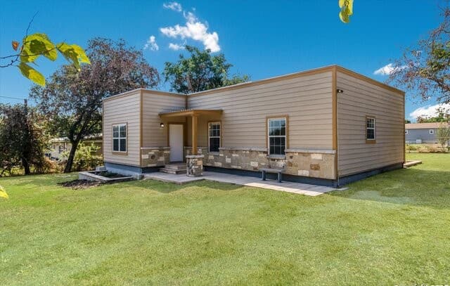 3-bedroom rental at 4434 Mountain Pass in Von Ormy, TX — photo 3