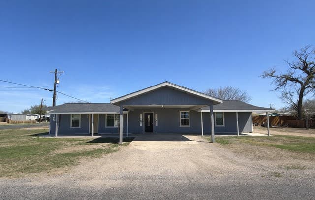 3-bedroom rental at 316 N Welhausen in Poth, TX — photo 1