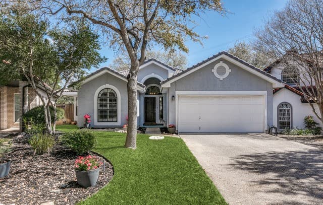 3-bedroom rental at 19102 E Birdsong in San Antonio, TX — photo 1