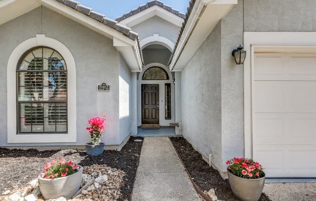 3-bedroom rental at 19102 E Birdsong in San Antonio, TX — photo 4
