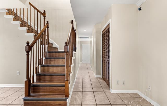3-bedroom rental at 16710 Henderson Pass in San Antonio, TX — photo 4