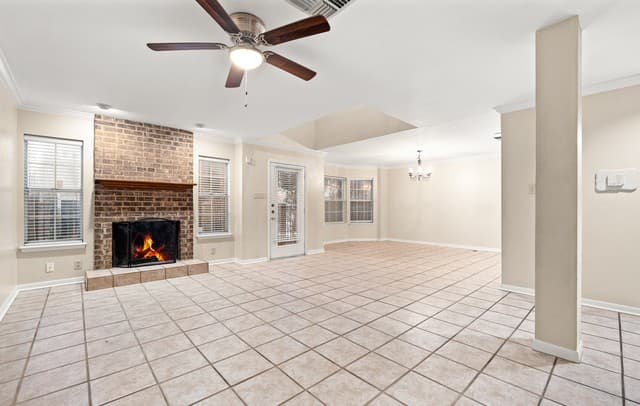 3-bedroom rental at 16710 Henderson Pass in San Antonio, TX — photo 5