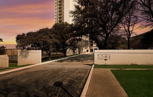 1-bedroom rental at 7701 Wurzbach Unit 1803 in San Antonio, TX — photo 2