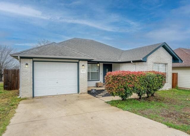 3-bedroom rental at 6855 Atlas in San Antonio, TX — photo 3