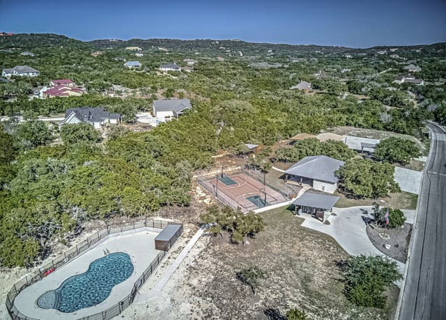 rental at LOT 412 Pr 1748 in Mico, TX — photo 3