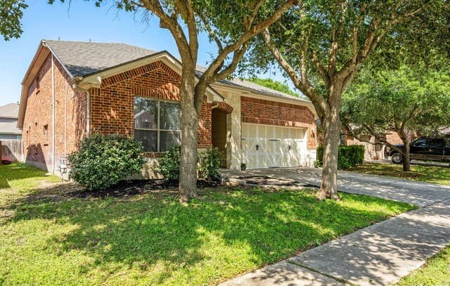 4-bedroom rental at 208 Cold River in Boerne, TX — photo 2