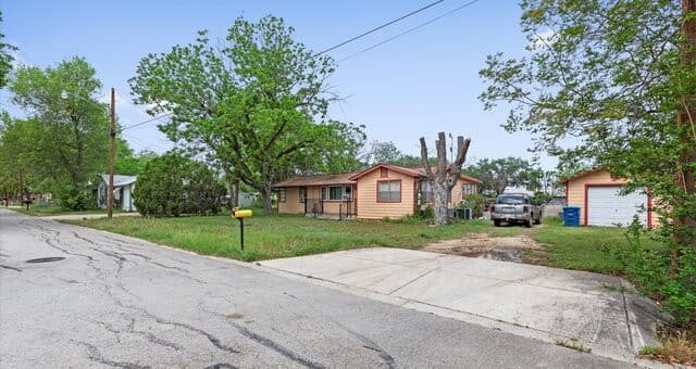 3-bedroom rental at 212 Meek in Cibolo, TX — photo 5
