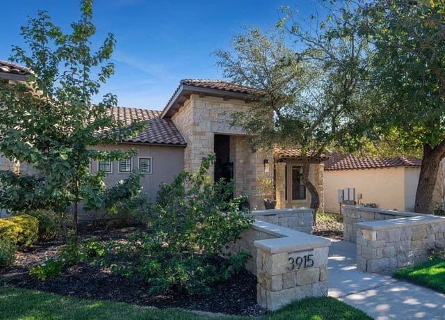 4-bedroom rental at 3915 El Chamizal in San Antonio, TX — photo 3
