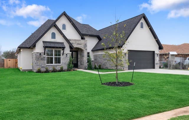 4-bedroom rental at 15509 York Ln in Selma, TX — photo 2