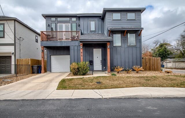 3-bedroom rental at 819 Saint James in San Antonio, TX — photo 2