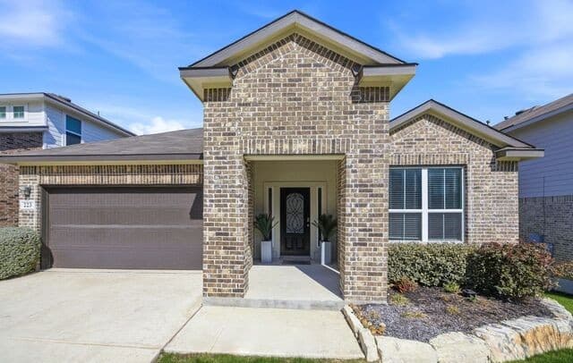 3-bedroom rental at 223 Red Rock Canyon in San Antonio, TX — photo 3