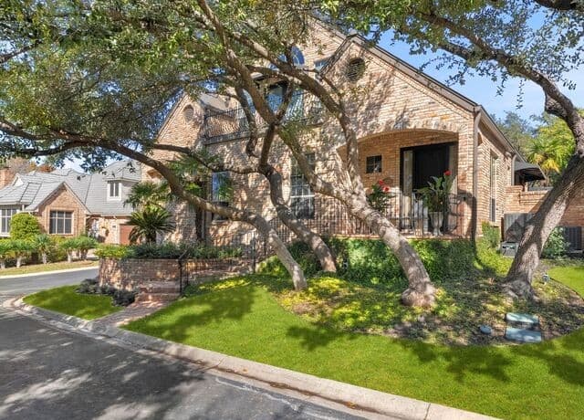3-bedroom rental at 9 Rugby Lane in San Antonio, TX — photo 1