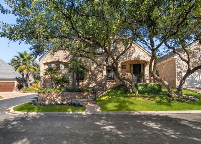 3-bedroom rental at 9 Rugby Lane in San Antonio, TX — photo 5