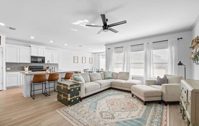 3-bedroom rental at 13026 Vista Hollow in San Antonio, TX — photo 2