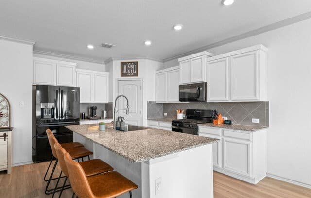 3-bedroom rental at 13026 Vista Hollow in San Antonio, TX — photo 3