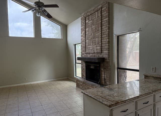 4-bedroom rental at 6219 Inverrary in San Antonio, TX — photo 4