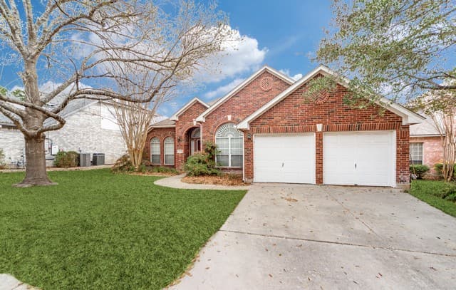 4-bedroom rental at 19534 Mill Oak in San Antonio, TX — photo 1