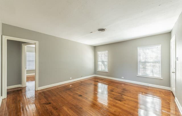2-bedroom rental at 553 Club Dr Unit 4 in San Antonio, TX — photo 4