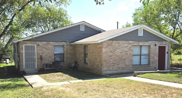 rental at 918 Hampton St in San Antonio, TX — photo 2