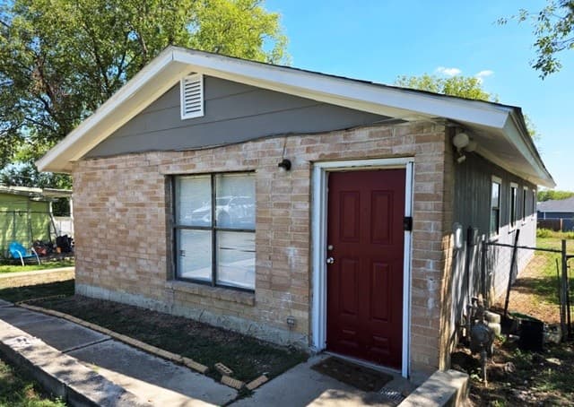 rental at 918 Hampton St in San Antonio, TX — photo 3
