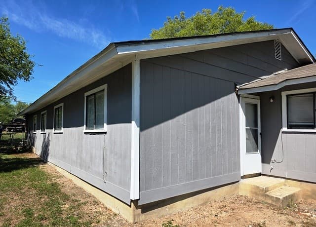rental at 918 Hampton St in San Antonio, TX — photo 4