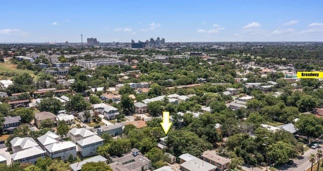 3-bedroom rental at 216 Milton in San Antonio, TX — photo 1