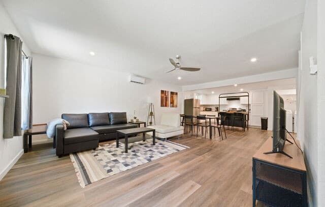 3-bedroom rental at 216 Milton in San Antonio, TX — photo 5