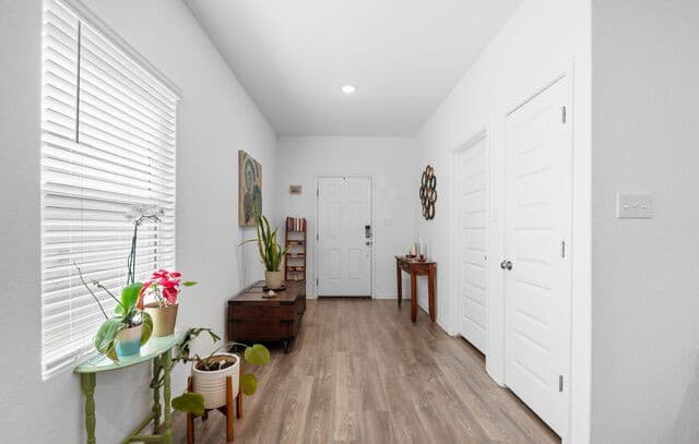 4-bedroom rental at 9858 Chevalier Forest in San Antonio, TX — photo 3