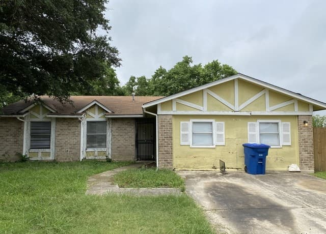 3-bedroom rental at 5706 Lake Cove in San Antonio, TX — photo 1