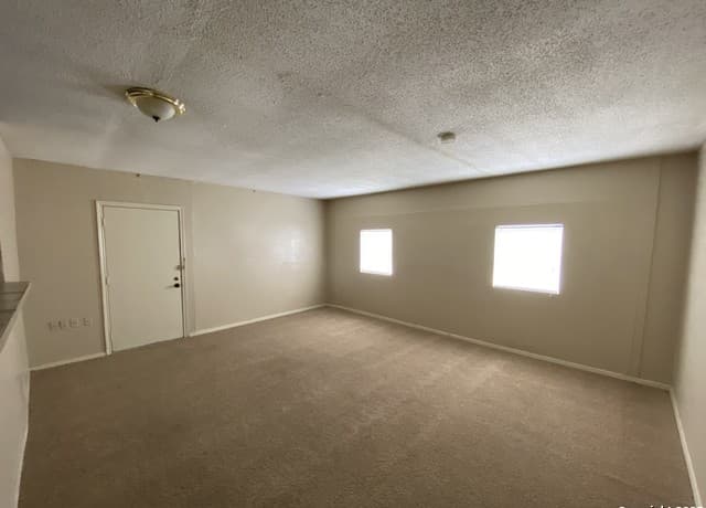 3-bedroom rental at 5706 Lake Cove in San Antonio, TX — photo 2
