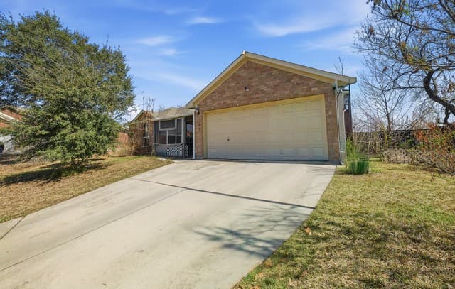3-bedroom rental at 7410 Baja Pt in San Antonio, TX — photo 2