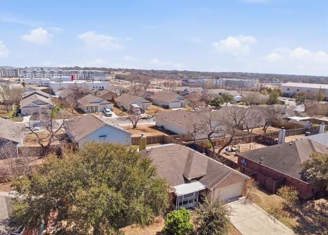 3-bedroom rental at 7410 Baja Pt in San Antonio, TX — photo 3
