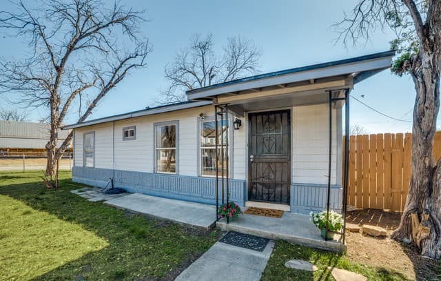 4-bedroom rental at 806 Ceralvo in San Antonio, TX — photo 1